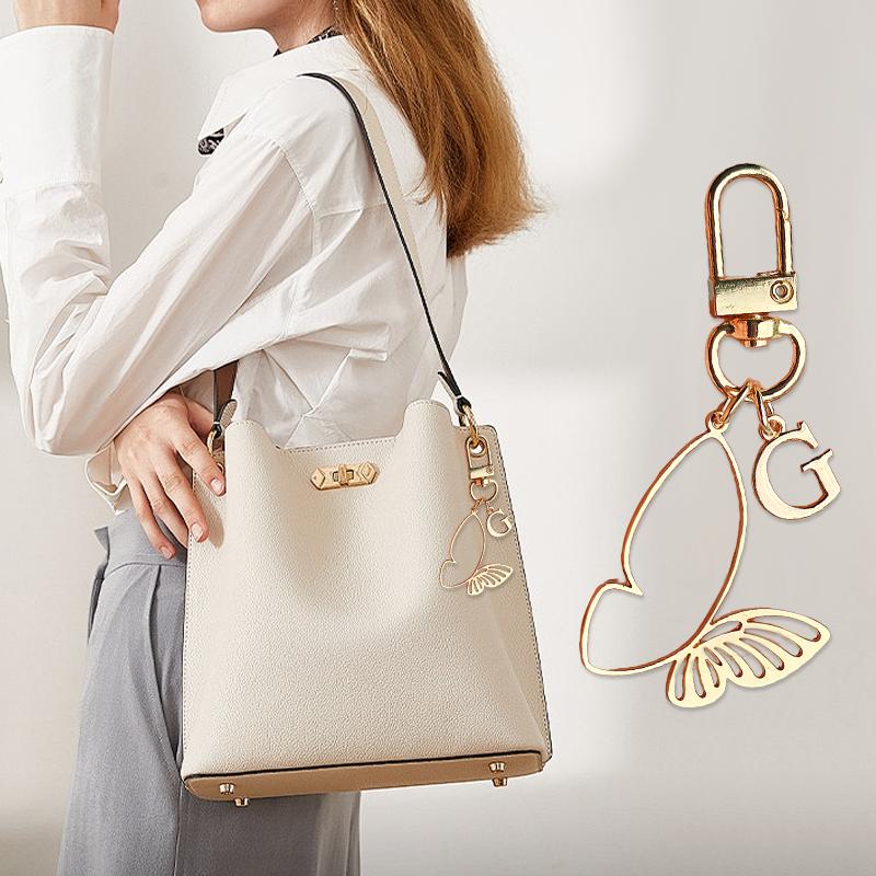 1PC Alphabet Luxury A-Z Fashionable Keychain Vintage Alloy Artistic Gold Hollow Butterfly Elegant
