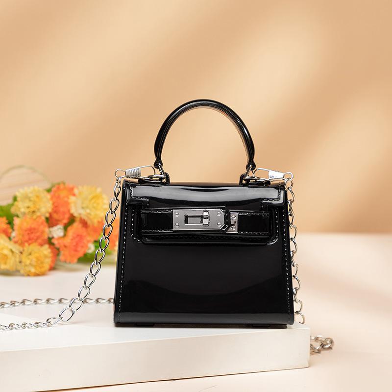 Guangzhou women's bag new trend fashion jelly bag hand candy shoulder messenger women's bag