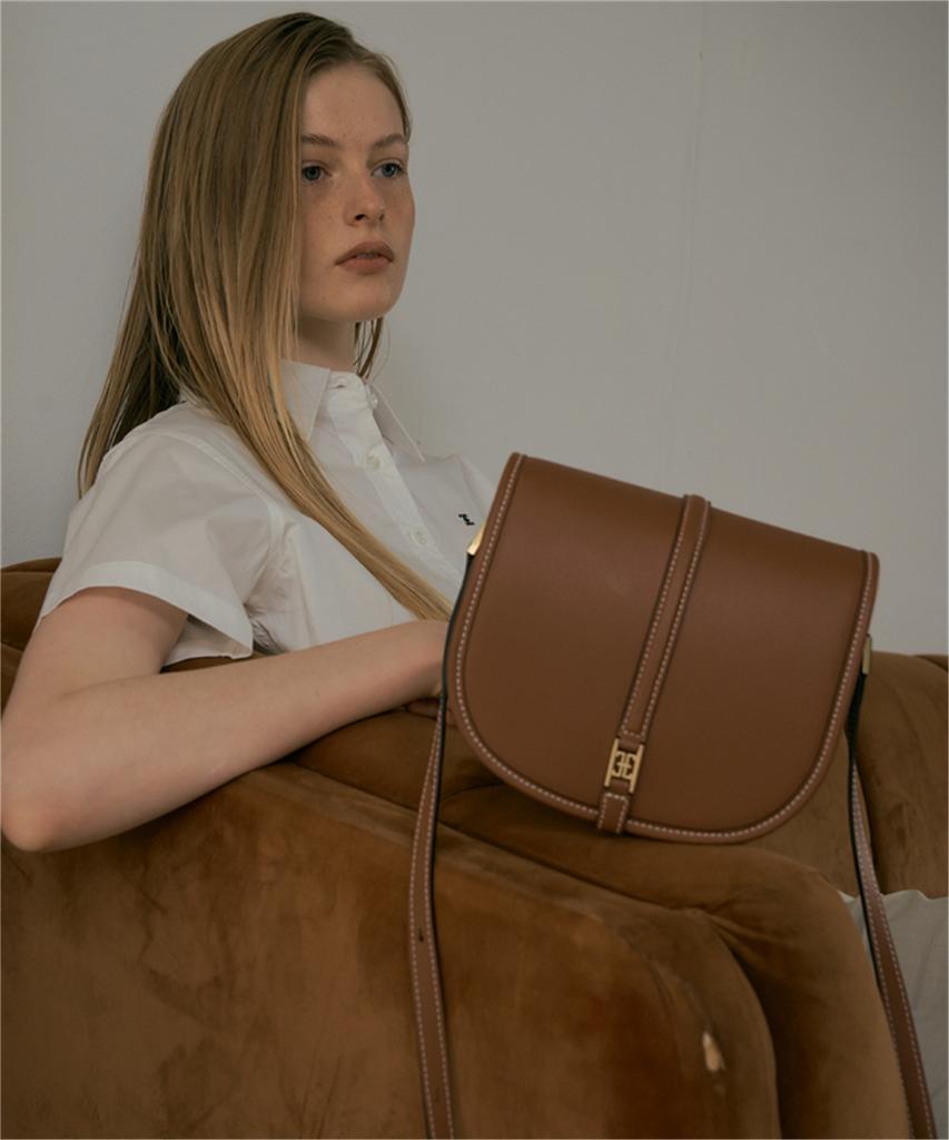 Folnua Classic Logo Poche Bag (Brown)