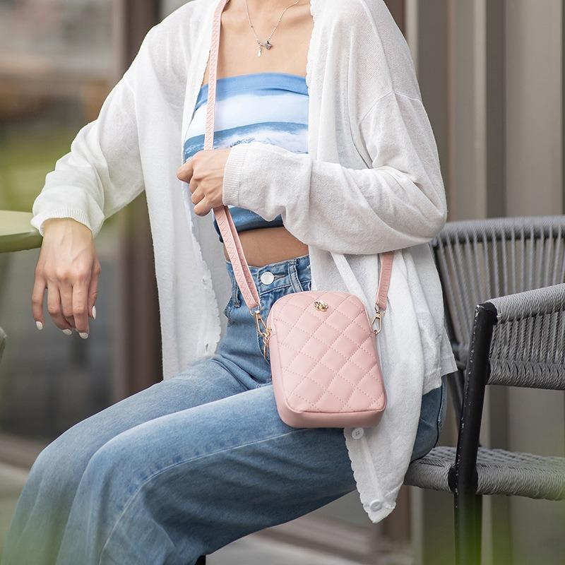 Trend embroidered rhombus single shoulder crossbody mobile phone bag, a niche women's bag