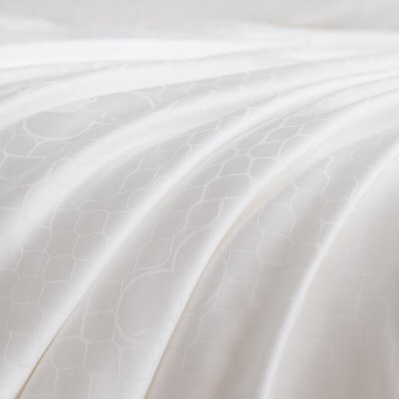 Muji Mulberry Silk-Filled Quilt