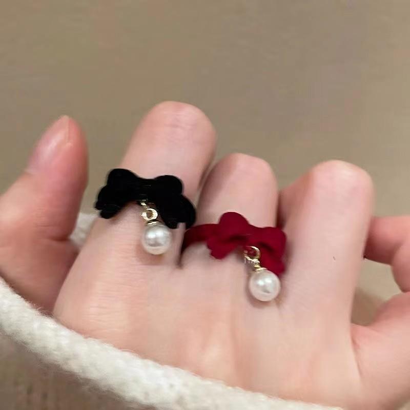 Winter Flocking Design Pearl Bowknot Rings for Women Fashion Exquisite Opening Finger Ring Sweet Christmas Jewelry Accessories
