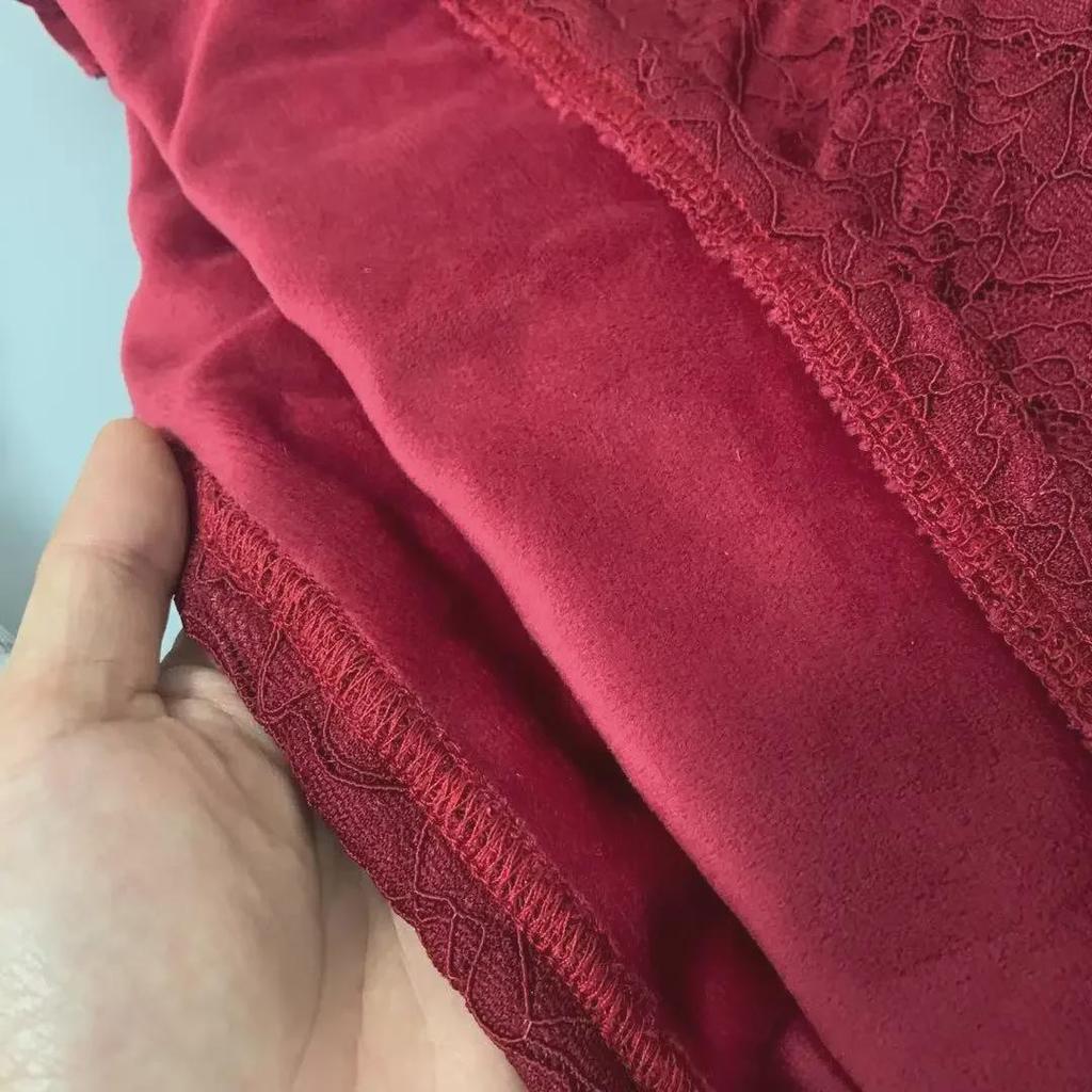 Fleece-Lined Lace Slim Fit Long Sleeve Cutout Top