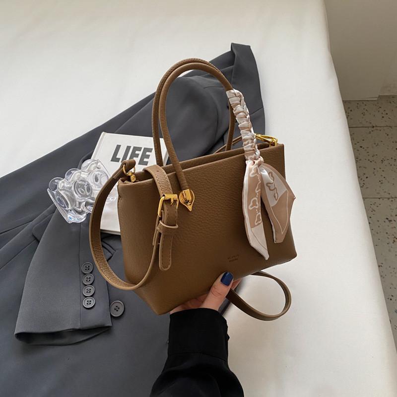 Стильная корейская сумка через плечо 2023 Новая Осенне-Зимняя Коммутерская Сумка-Ведро Высококлассная Сумка Кросс-боди хаки