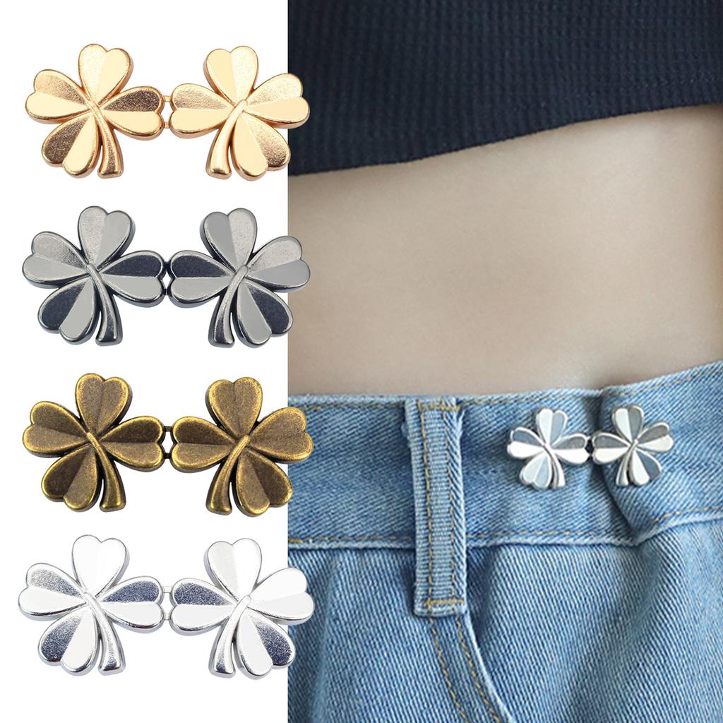 2 Stück vierblättrige Klee-Hosenbroschen Schnallen Pins Taille enger machen Taillenclip Verstellbarer Druckknopf Abnehmbarer Knopf für Hosen Jeans