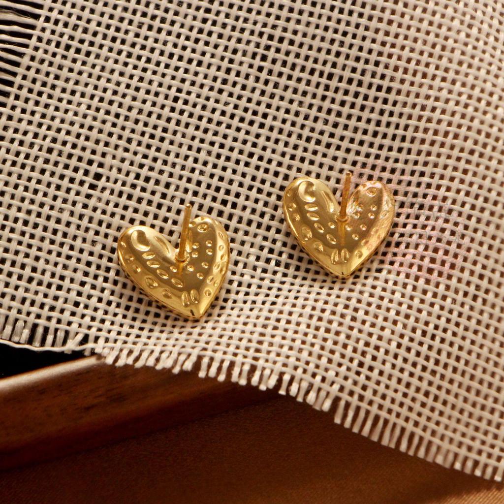 Exquisite Titanium Heart-Shaped Earrings - Light Luxury French Korean Fashion Design