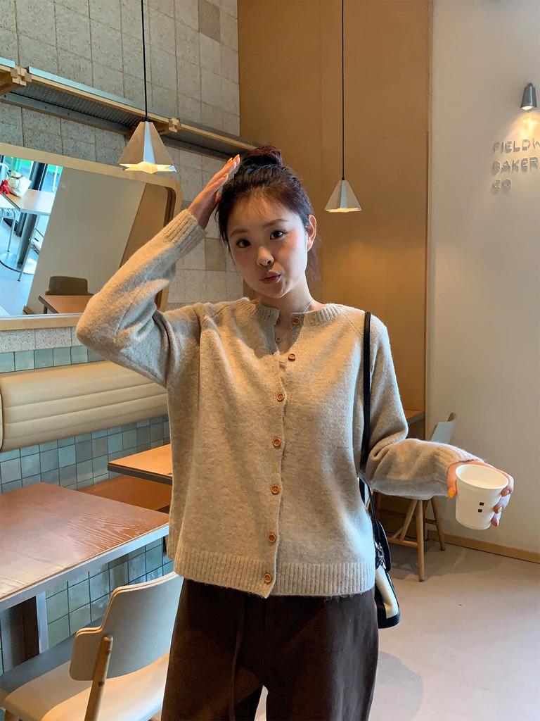 Korean Style Plus Size Loose Knit Cardigan - Women's Solid Color Round Neck Casual Spring Sweater.