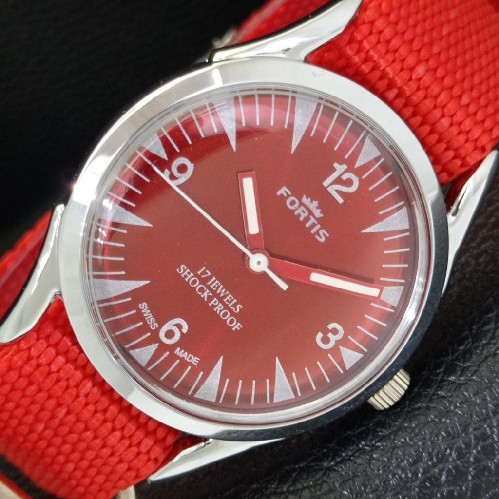 

REFURBISHED VINTAGE HAND-WINDING SWISS MENS RED COLOR DIAL WATCH a701036-5 R205a-a701036