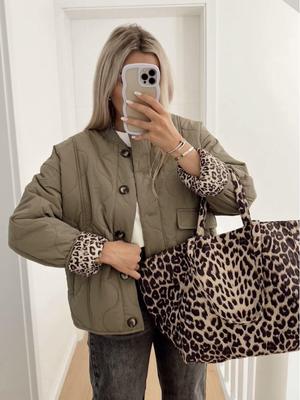 Casaco de Algodão com Gola Canelada para Mulher Coleção Outono/Inverno 2025 com Forro Estampado de Leopardo Tricolor (B88786)