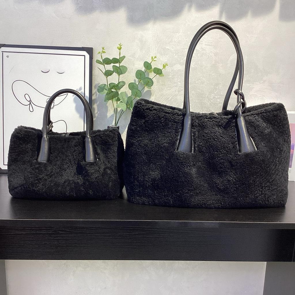 Large Capacity Simple Winter Women's Bag 2025 New Trendy Fashion Handbag One-shoulder Wool Foreign Style Tote Bag