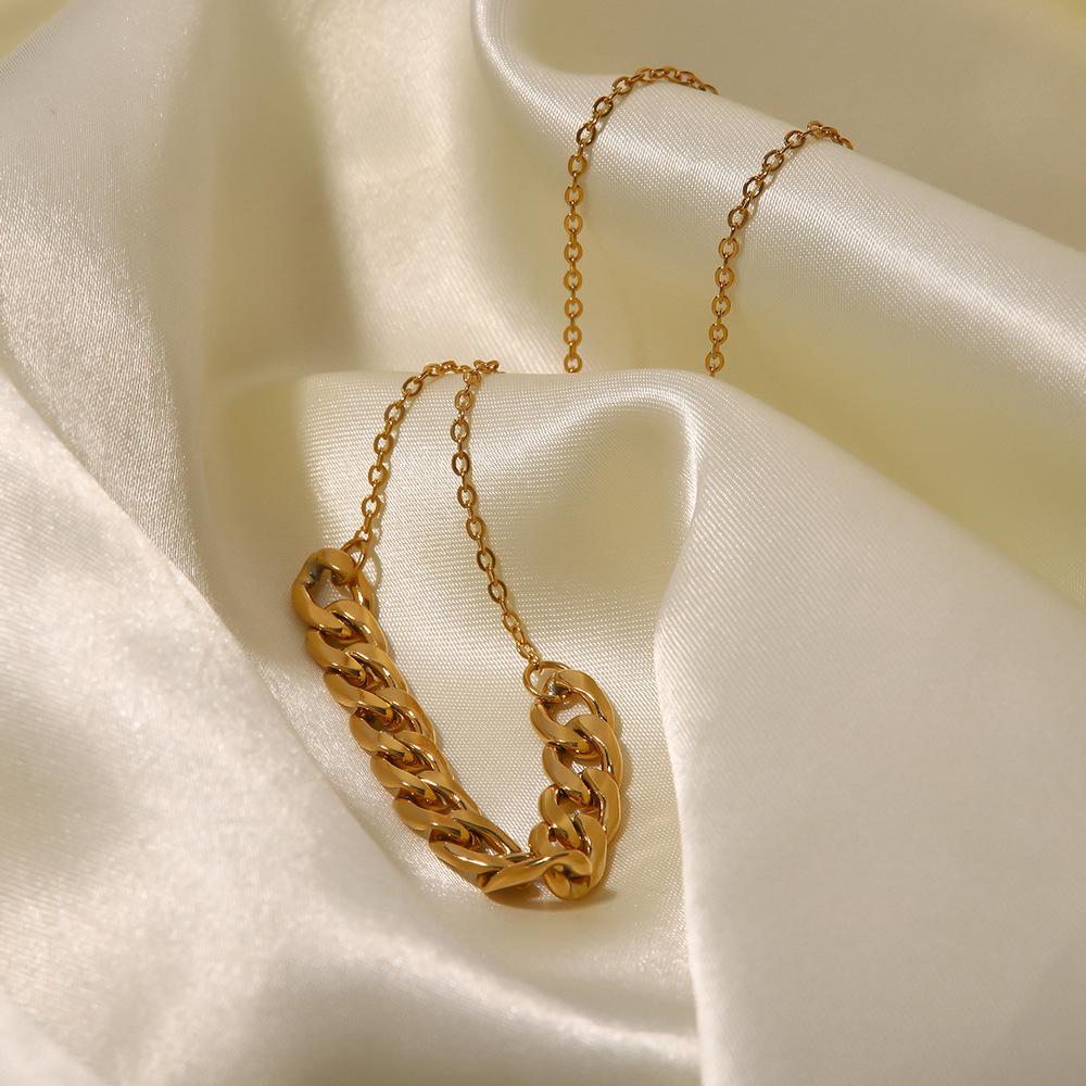 Autumn/Winter Stainless Steel Necklace: Women's Hip-Hop Light Luxury Niche Sweater Chain, Trendy European & American Design.