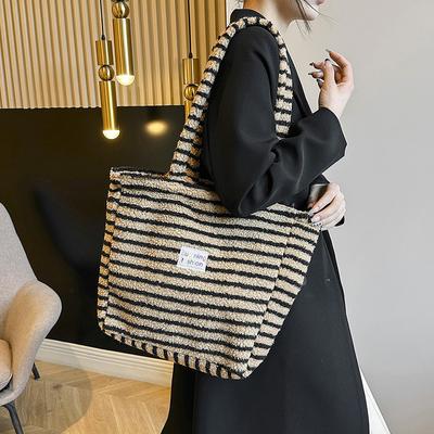 Damentasche aus Lammwolle mit Streifenstruktur, täglich vielseitig, Nische, plüschig, vielseitig, großes Fassungsvermögen, Schultertasche, Achseltasche