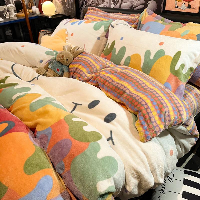 

Комплект из четырех предметов из молочного флиса, постельное белье из утолщенного флиса, простыня с антистатическим покрытием 1.5m bed