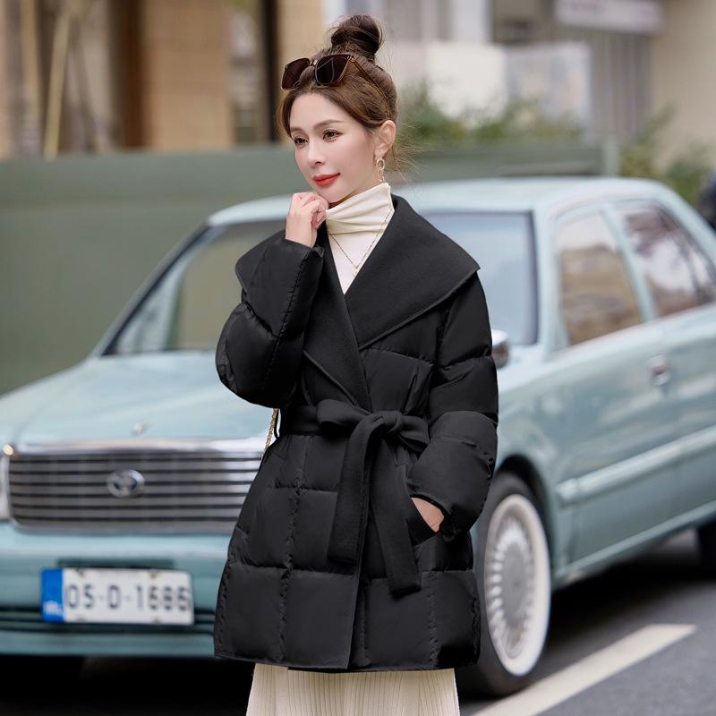 

2024 Women s Slim Fit Winter Mid-Length Down Jacket with Turn-Down Collar (Petite) M (90-110 jin) чорний