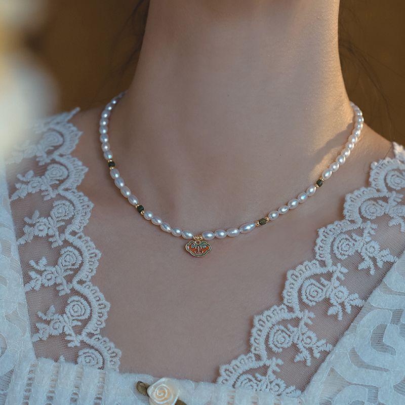 Rice Grain Freshwater Pearl Necklace Female Style Design Temperament Necklace Elegant Fashion Freshwater Pearl Clavicle Chain