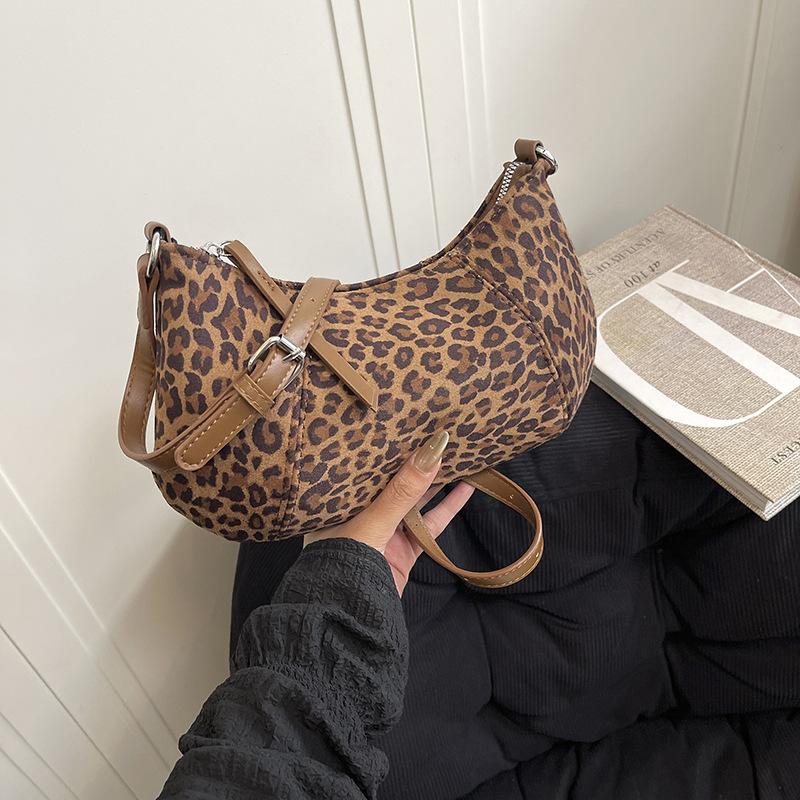 Super fire niche leopard print bag women's 2025 new fashion versatile messenger bag exquisite shoulder underarm dumpling bag