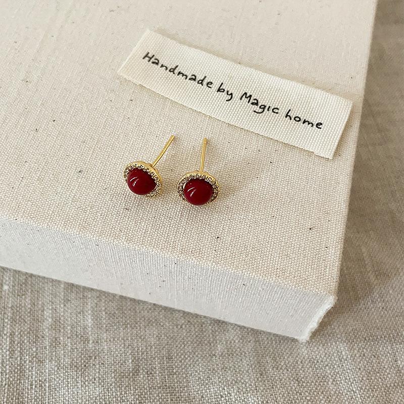 Simple And Compact Ankara Red Zircon Pearl Stud Earrings Women'S French Retro Elegant Fashion Versatile Earrings