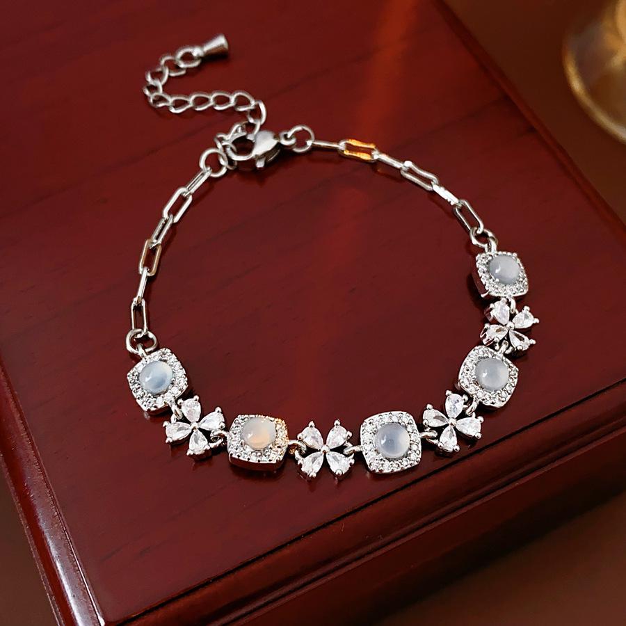 Koreanischer Stil Zirkon Quadratische Schnalle Leichter Luxus Armreif – Eleganter, Vielseitiger Armreif