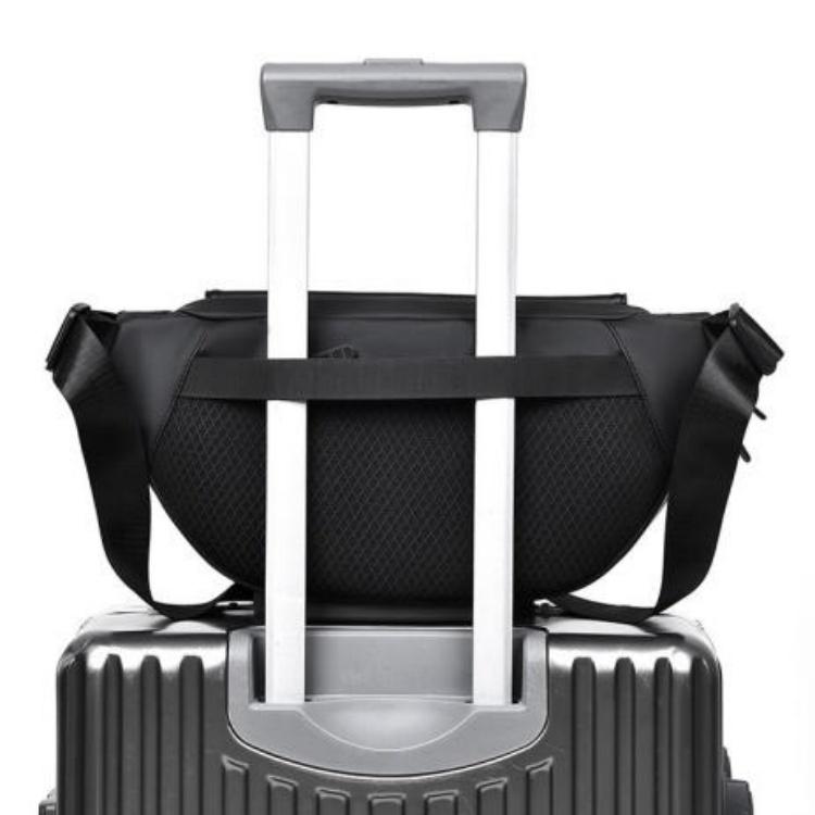 Outdoor lightweight breast bag messenger bag