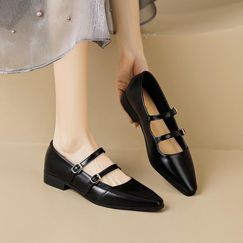 Weiwei girl 6831-1 French pointed single shoes women's flat bottom with Mary Jane shoes shallow mouth Korean version women's shoes