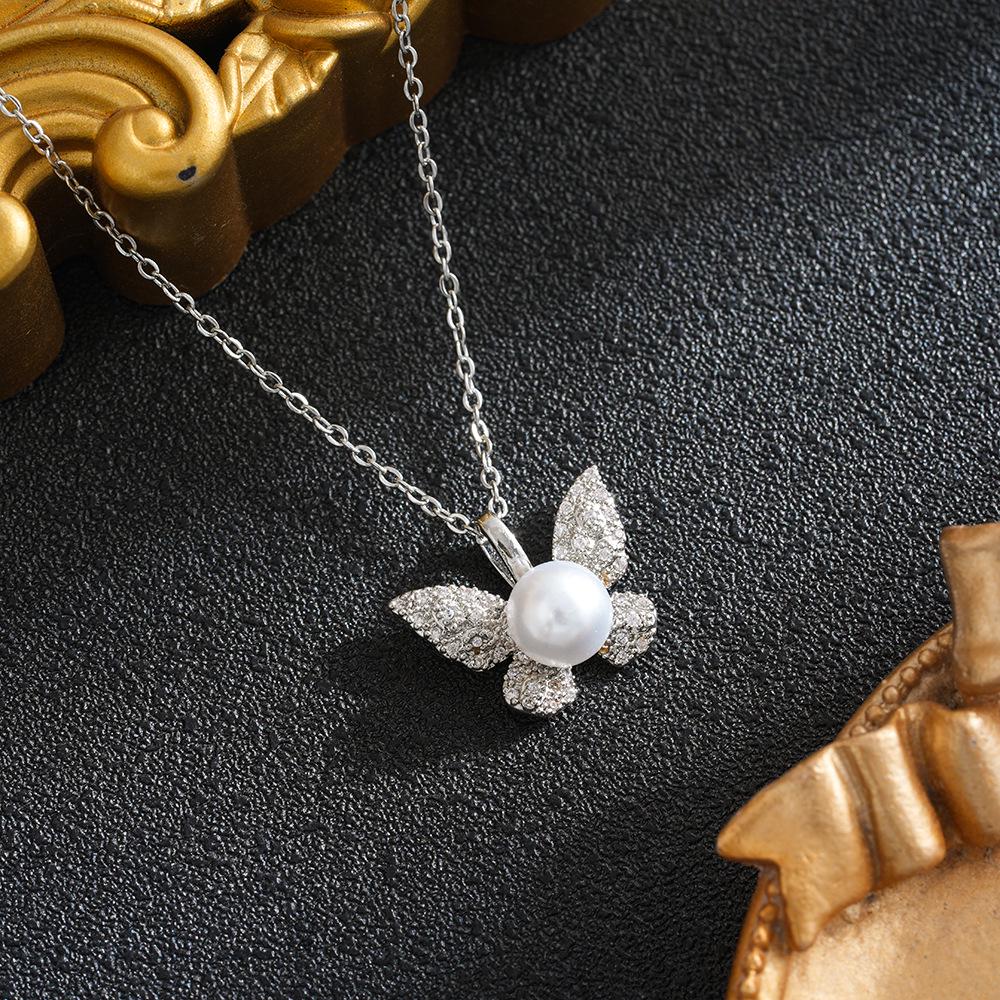 Korean Style Freshwater Pearl Butterfly Pendant Necklace - High-End Versatile Clavicle Chain