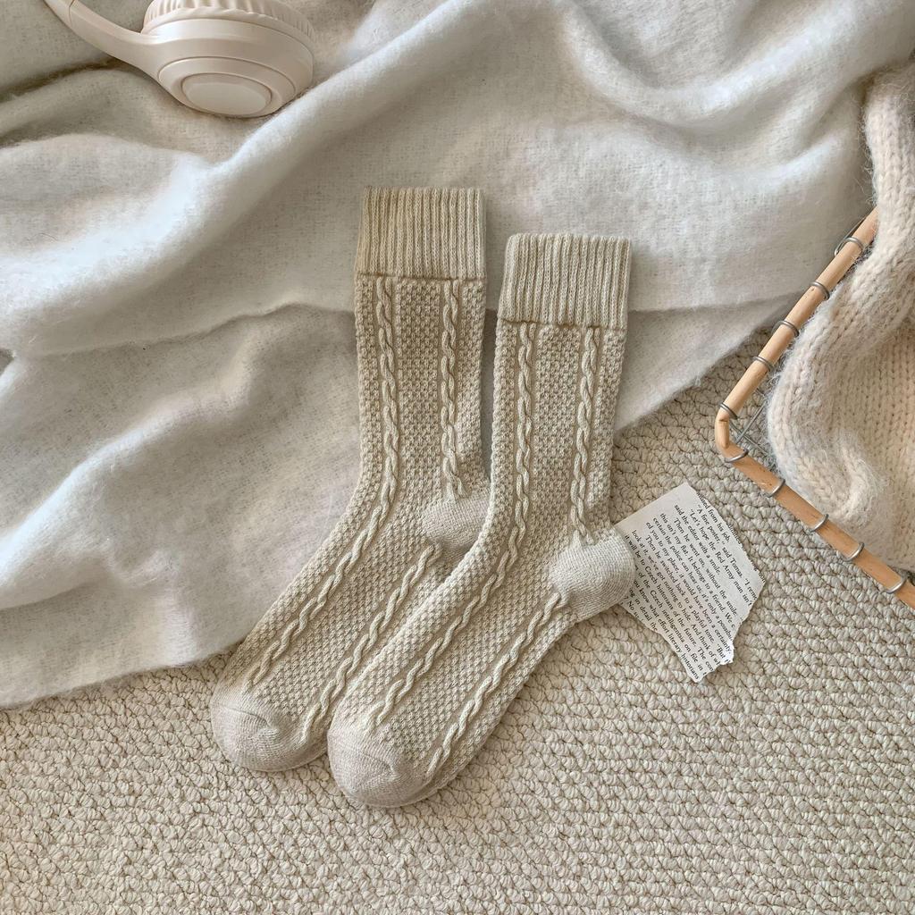 Women's Japanese-Style Gray Wool Mid-Tube Socks: Cozy, Retro, Solid Color for Autumn/Winter.