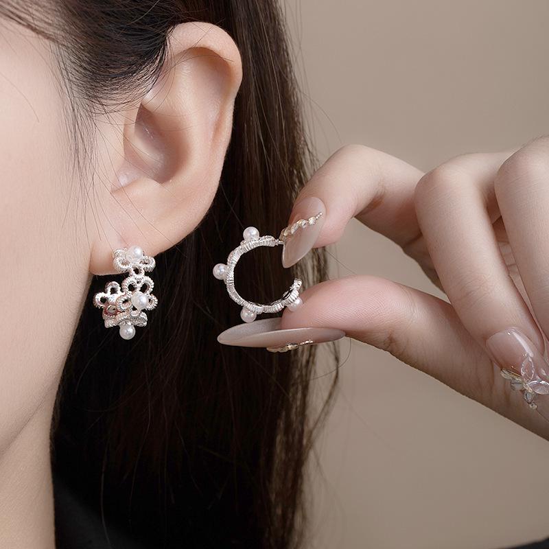Silver Needle Geometric Heart Hoop Earrings - Retro & High-End Style for a Bold Look