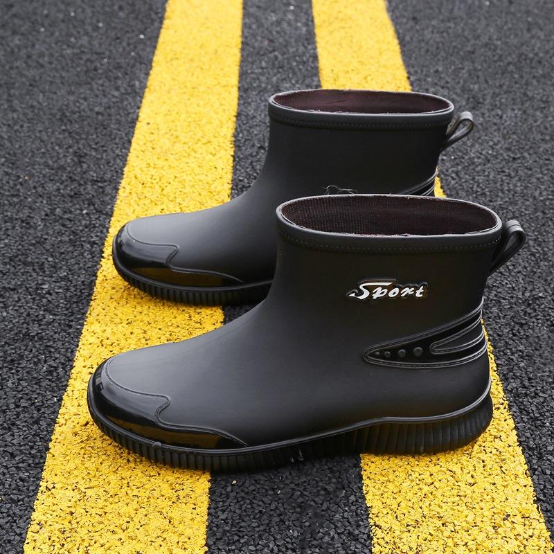 

Fashion men s rain shoes short tube new waterproof shoes rain boots non-slip bundle work fishing rubber shoes velvet fashion 40 чорний
