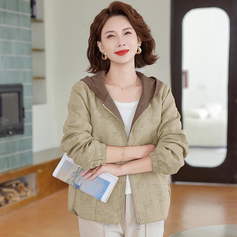 Stylish Spring Hooded Cardigan for Middle-Aged and Elderly Women: Short, Fashionable Outerwear for Spring and Autumn