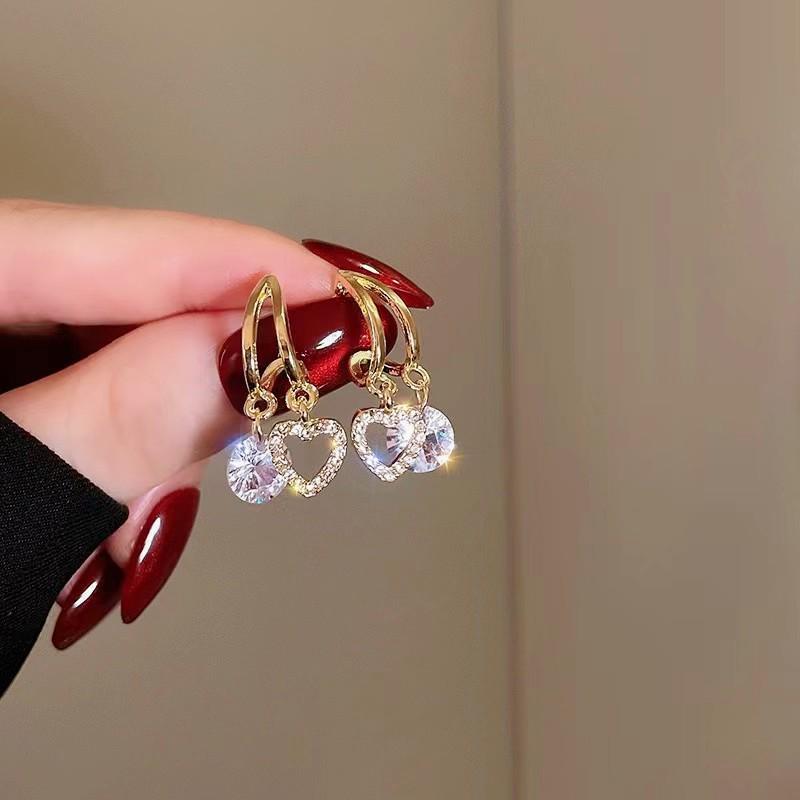 Korean Design S925 Silver Heart Earrings for Women - Stylish Micro-Inlaid Studs золотой