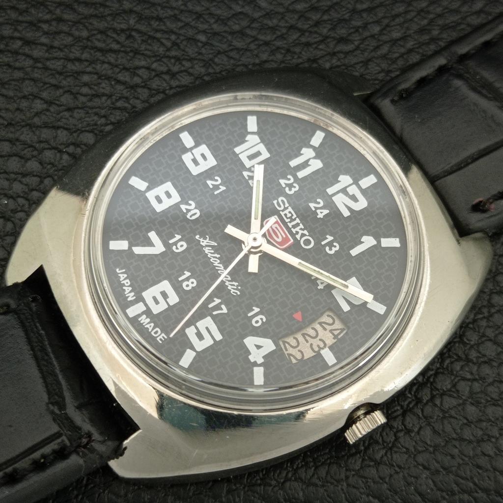 VINTAGE SEIKO 5 AUTOMATIC 7005A JAPAN MENS BLACK COLOR DIAL WATCH A709358-1