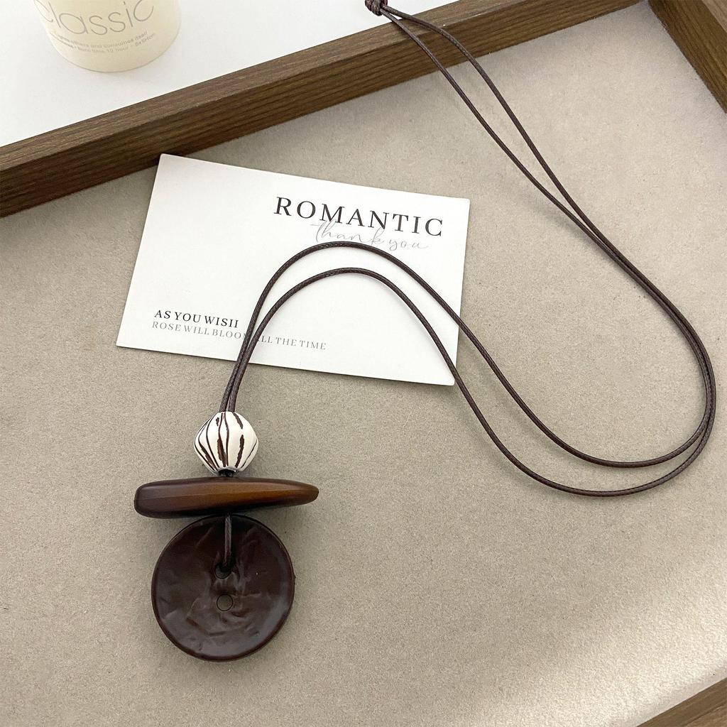 Retro Ethnic Ceramic Wood Necklace: Geometric Fruit Pendant for Women