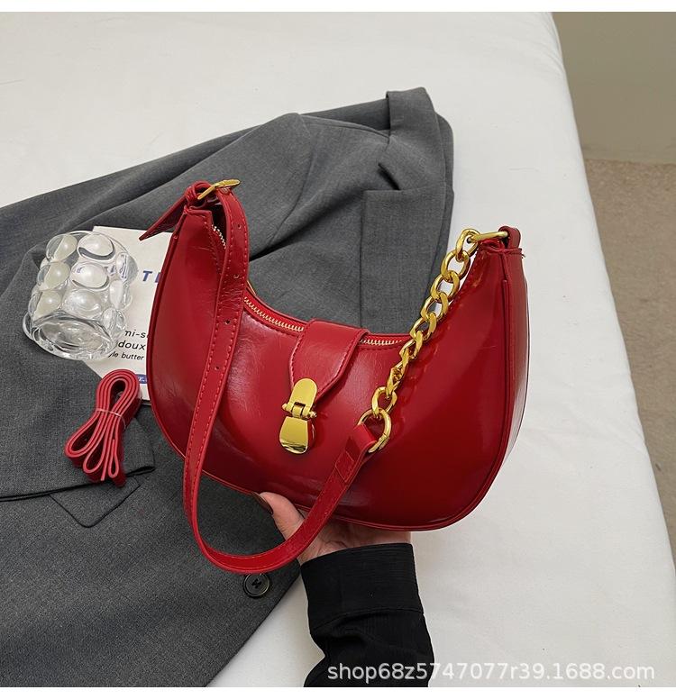 

Korean version of fashion and versativity 2025 new chain crossbody bag women s oil wax leather solid color simple niche design shoulder bag