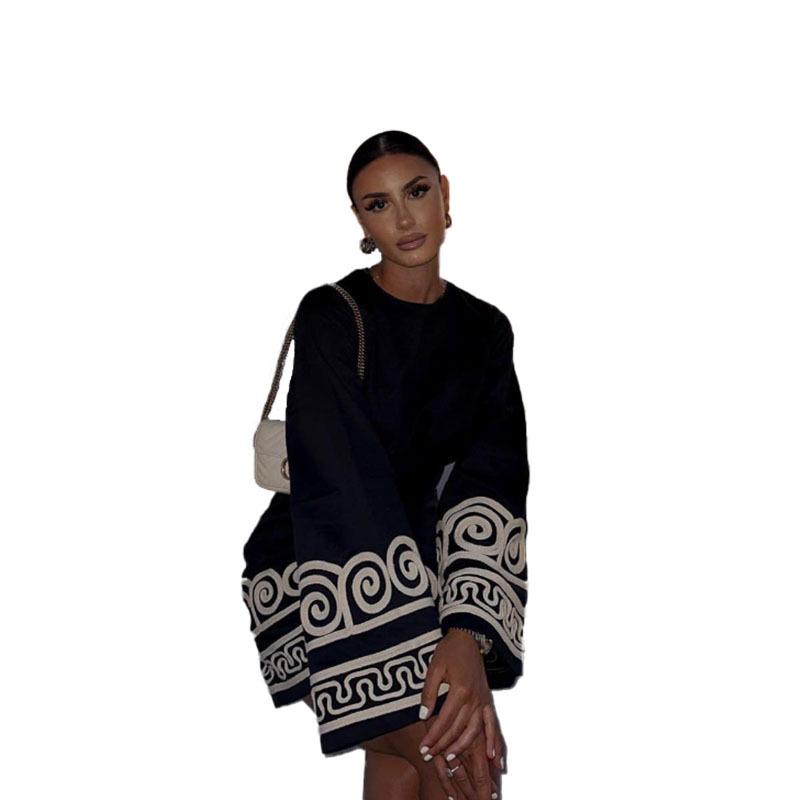 Lässiges abstraktes florales Rundhalskleid