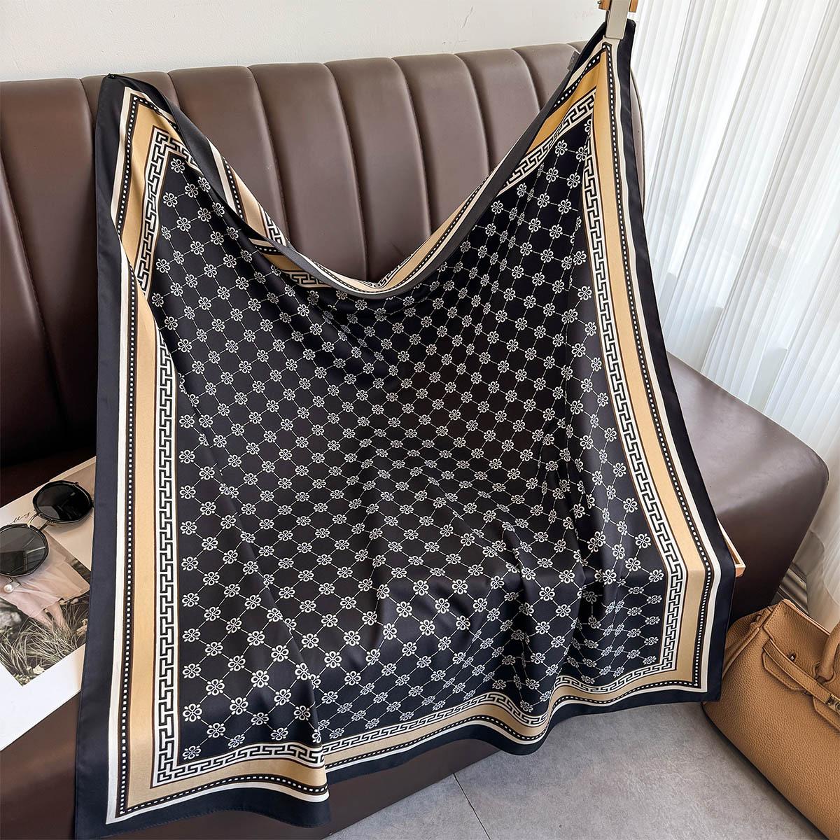 

Модный и Легкий Роскошный Шарф из Твила для Женщин Японский и Корейский Простой Полосатый Большой Квадратный Шарф в Стиле Инс Многофункциональный Платок-Шарф 90*90cm