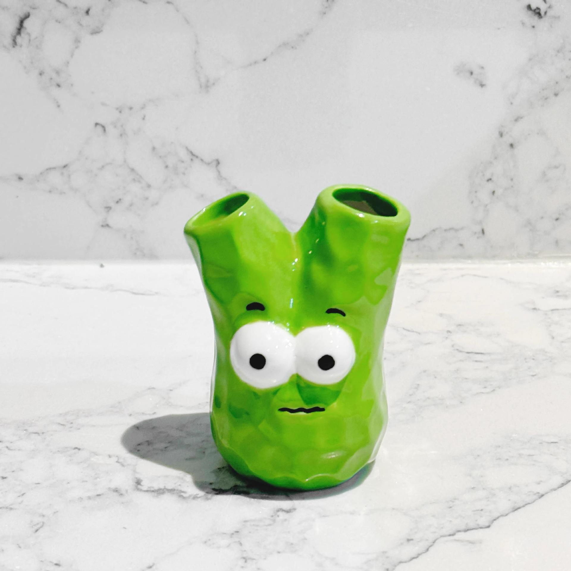 

Cute Green Onion Toothbrush Holder – Ceramic Cartoon Bathroom Decor! Whimsical Kitchen-Inspired Organizer for Countertop & Sink