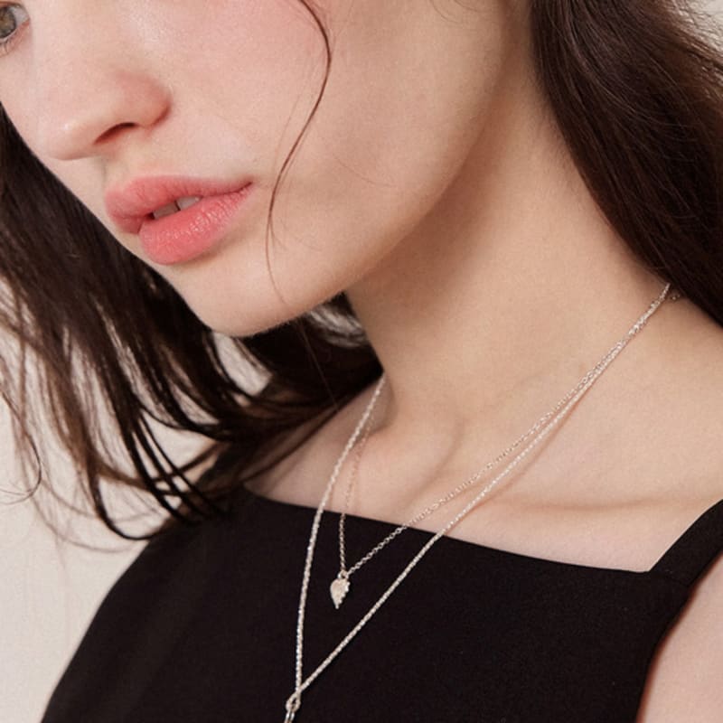 

J.Lauren Coin Big Pendant Silver Necklace N01170 single type