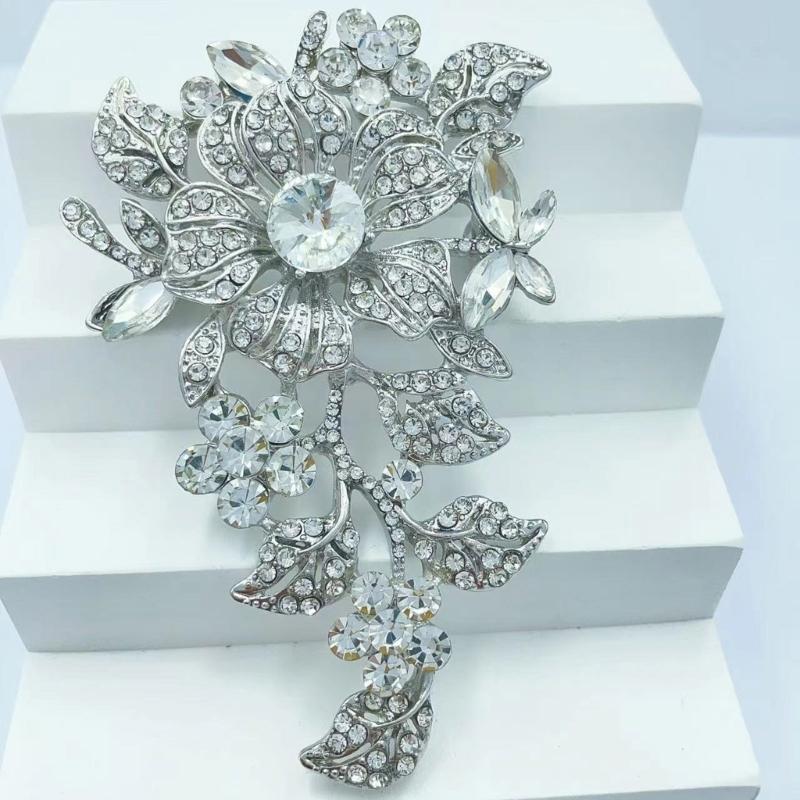 Stilfuld Rhinestones Blomstret Broche Alsidigt Modeaccessories til Kjoler Jakkesæt Afslappede Outfits Vintage Stilarter Elegant