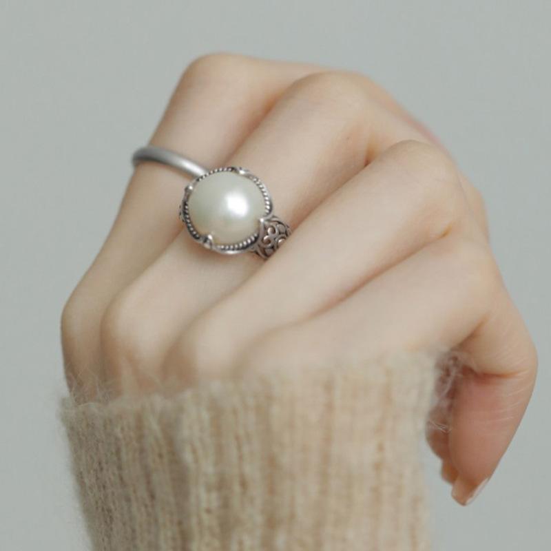 Copper Highquality Contemporary Ring With Elaborate Pearl Inlays For Stylish Women