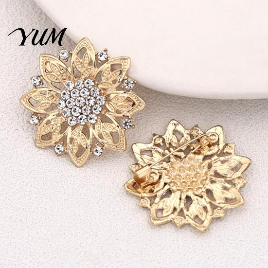 Clothing Embellishment Pin Hollow Rhinestone Flower Brooch, Alloy Floral Decorative Lapel Pin, Bag Decoration Vintage Jewelry for Wedding Party