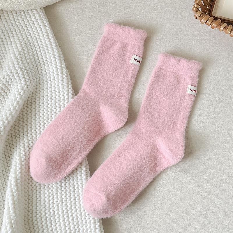 Plush Socks for Women in Winter, Thickened and Warm Mid-calf Socks, Trendy Heel, Fabric Label, Personalized Outerwear Postpartum Socks