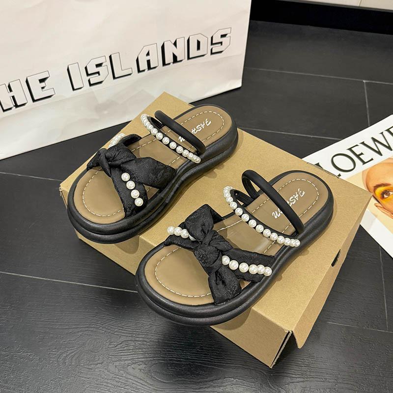 French beauty with skirt low heel cool slippers women's summer wear 2025 new thick-soled seaside Roman sandals