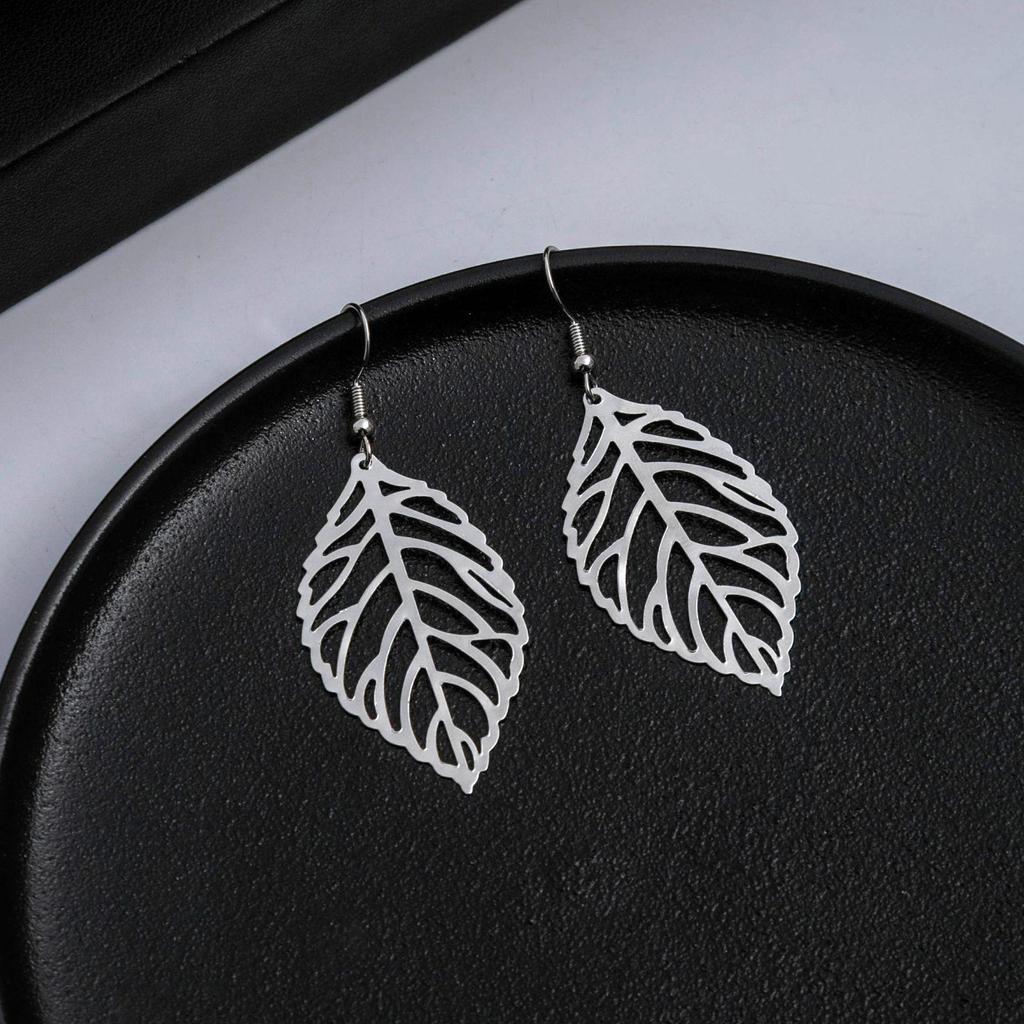 E614 European & American Creative Fashion Metal Leaf Earrings