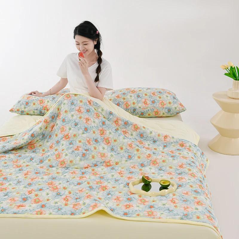 

Lightweight Summer Quilt Floral Pattern Breathable Bedspread Soft Thin Quilted Blanket for Hot Weather Bed Cover 100x150cm For Kids