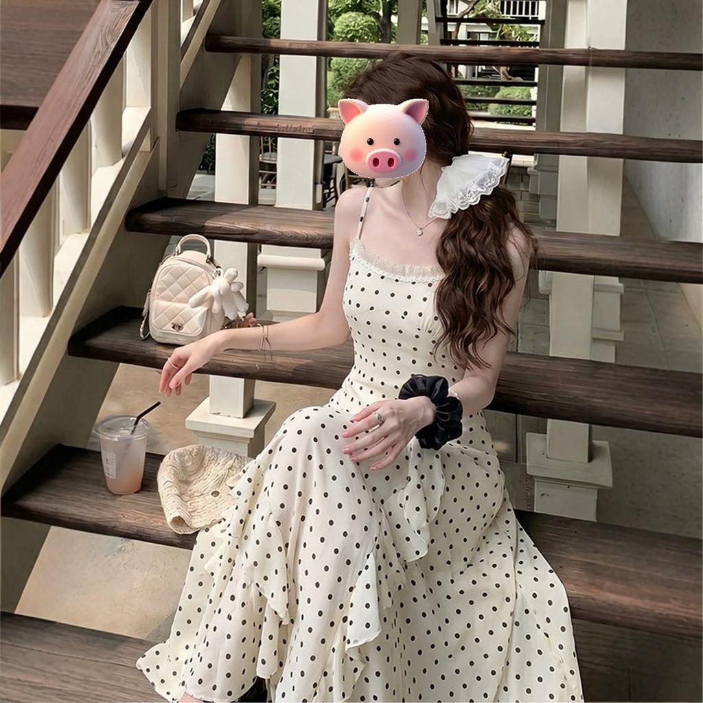 Summer women's new suspender polka dot dress, a complete set of Korean ootd wear and a long dress by the sea