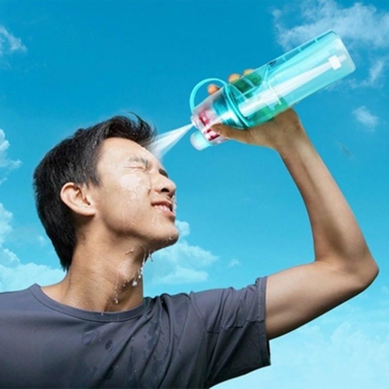 Nuova bottiglia d'acqua spray creativa Bottiglie atomizzatrici portatili Sport all'aria aperta Palestra Bere Drinkware Bot