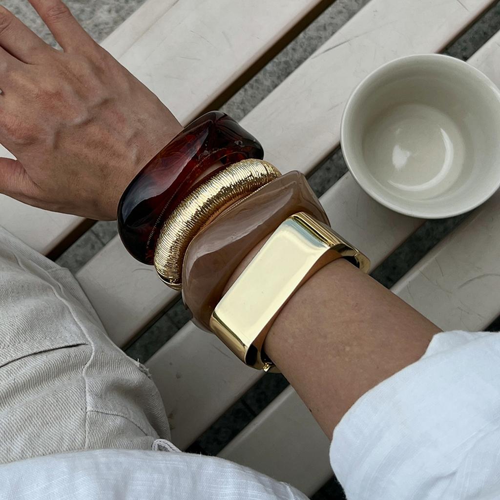 Irregular Wind Semi-Transparent Smudged Acrylic Resin Bracelet, Square Glossy Bracelet With A Sense Of Design