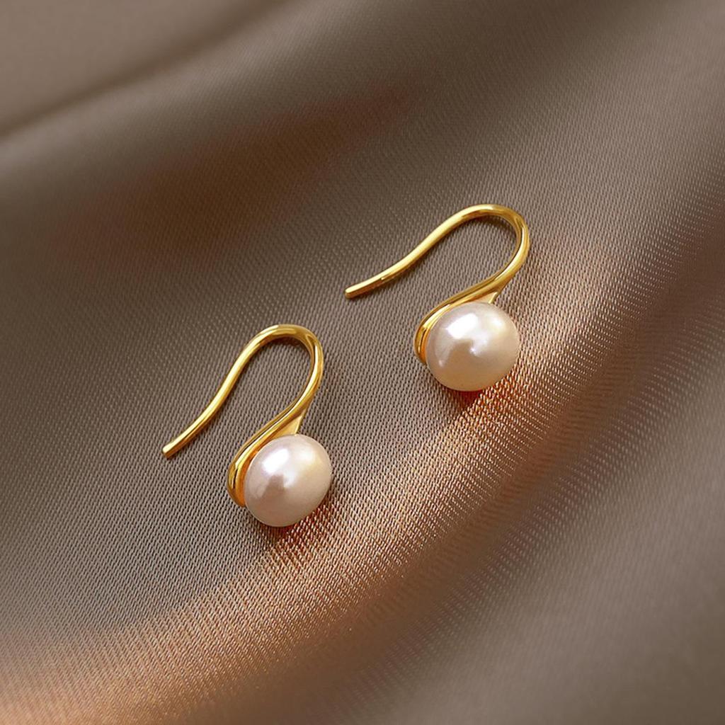 Classic Pearl Earrings: Versatile, Elegant, and Fresh Ear Hooks