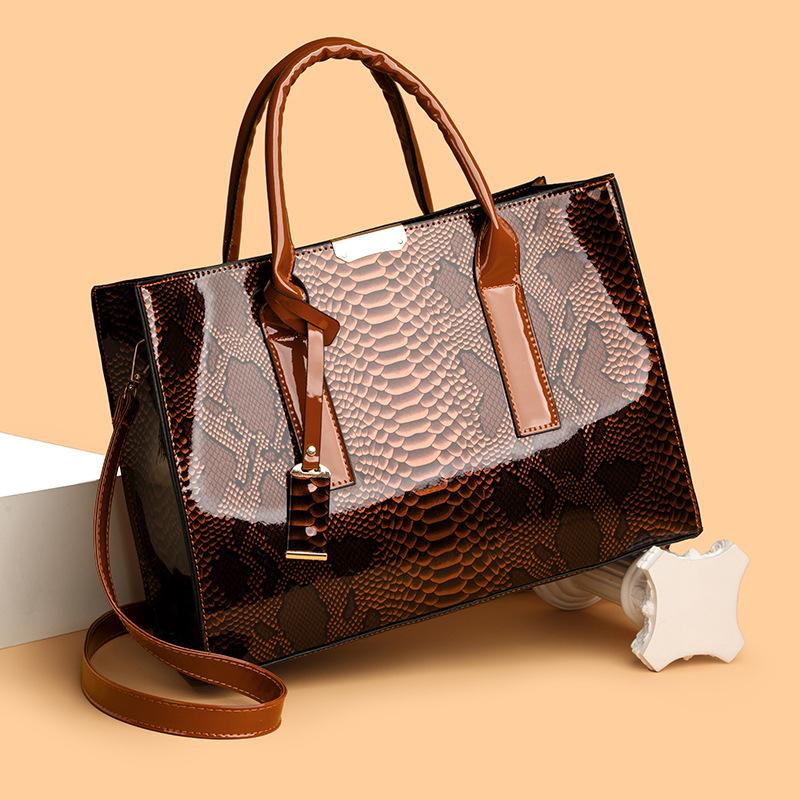 Retro Fashionable And Simple Largecapacity Trendy Crossbody Tote Bag