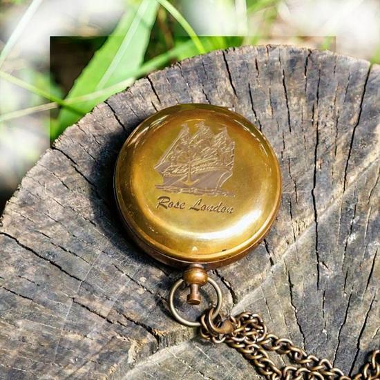 Handgefertigter Messing-Taschenkompass, gravierter Schiffsdeckel, Nautisches Geschenk